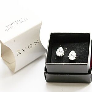 Vintage Cubic Zirconia Pierced Earrings, Studs, Diamond Clear Color, NIB 2ct t.w